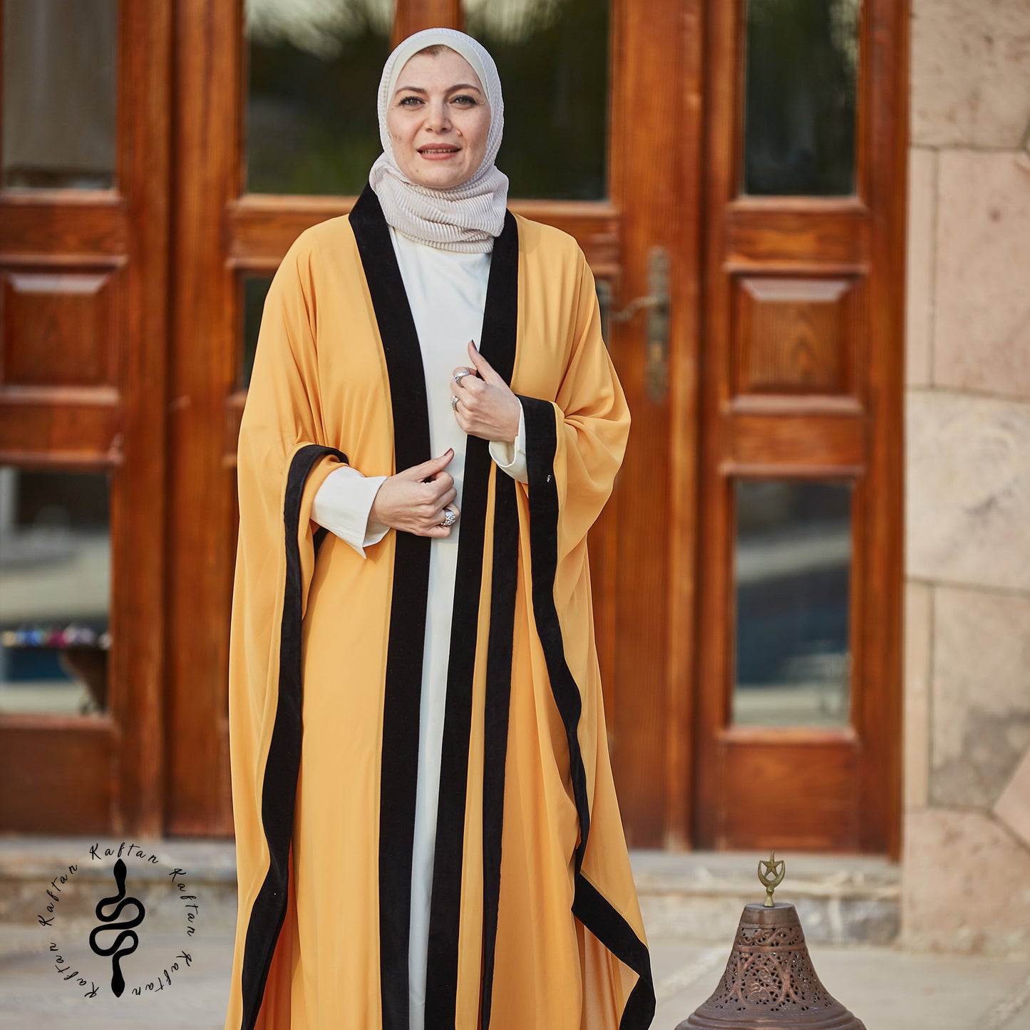 قفطان مخملي أساسي