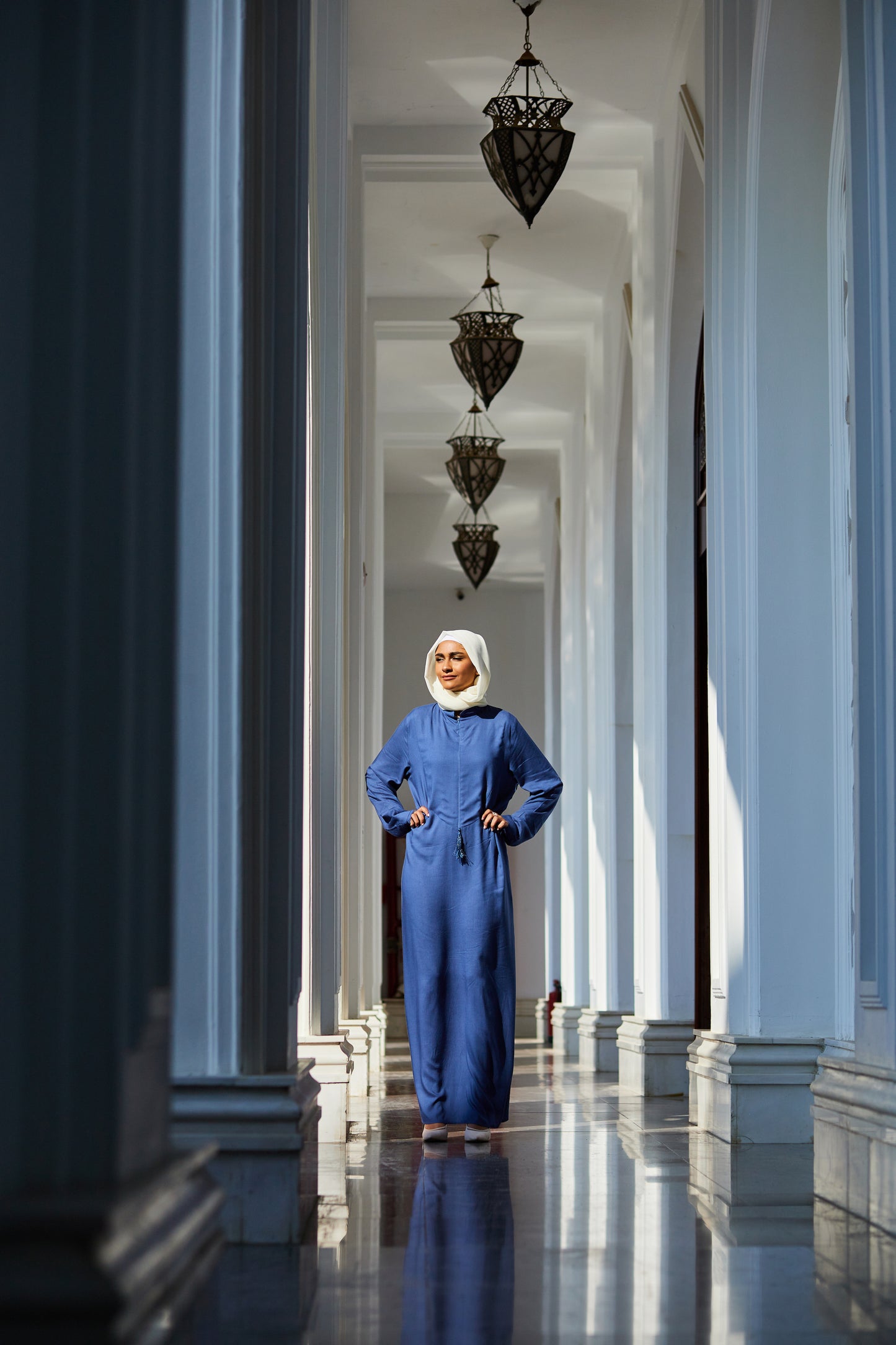 فستان أزرق بسيط