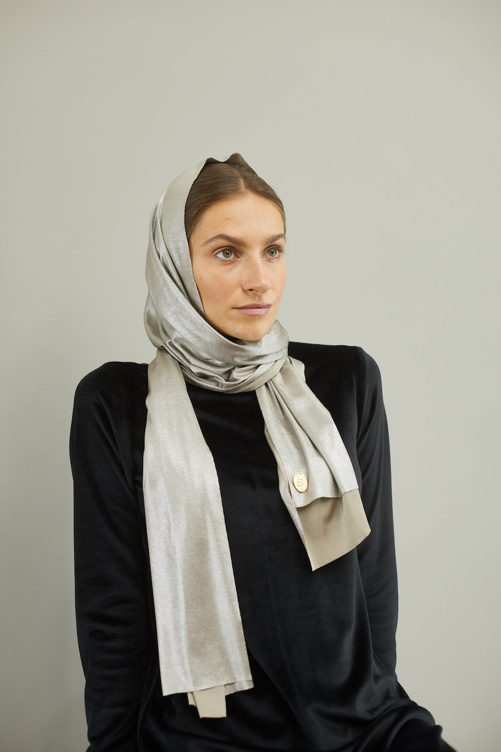 وشاح جيرسي معدني بلون الشمبانيا