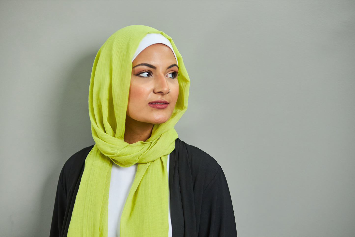 وشاح من الكتان الجير