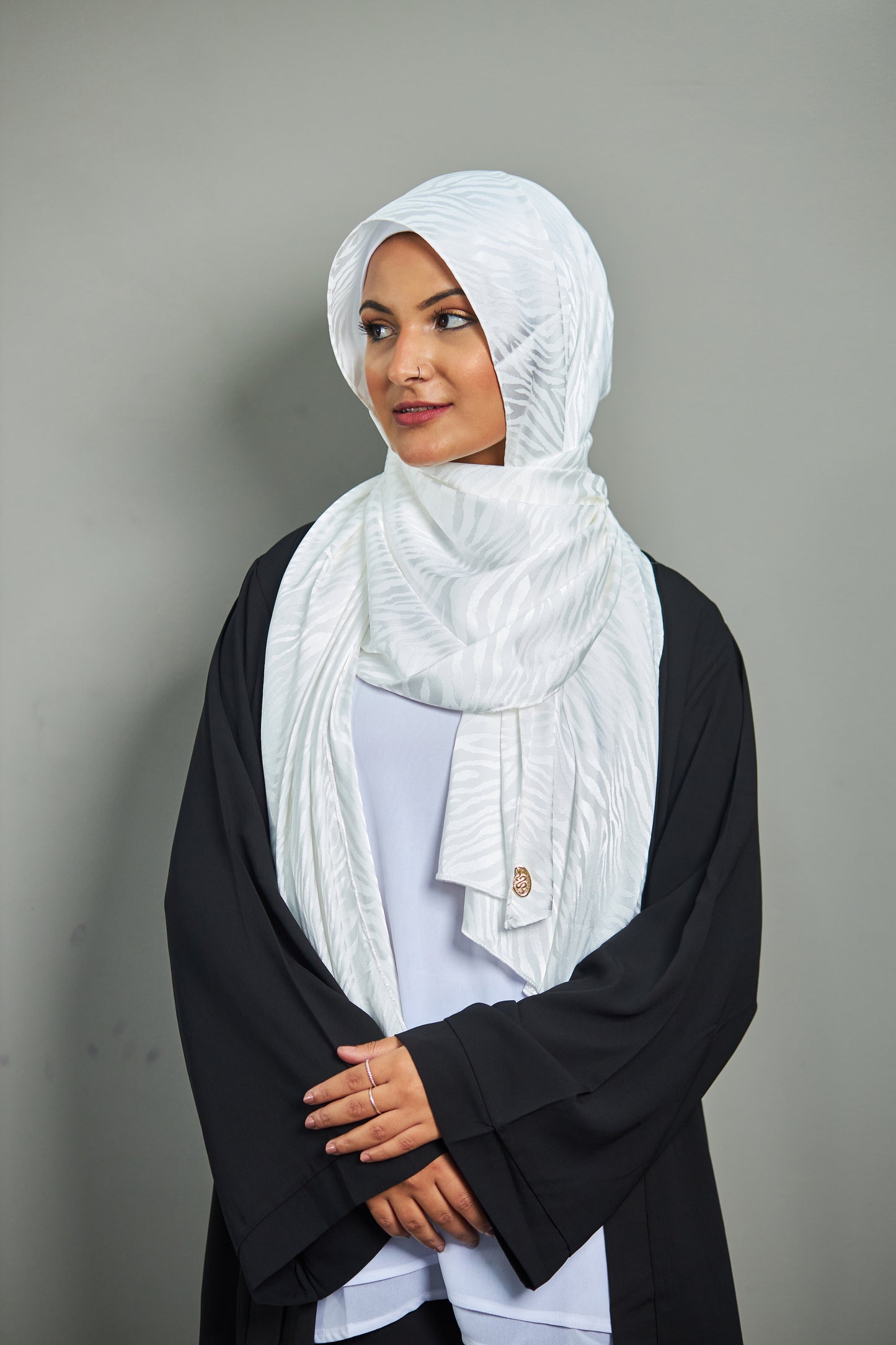 حالمة العاج وشاح