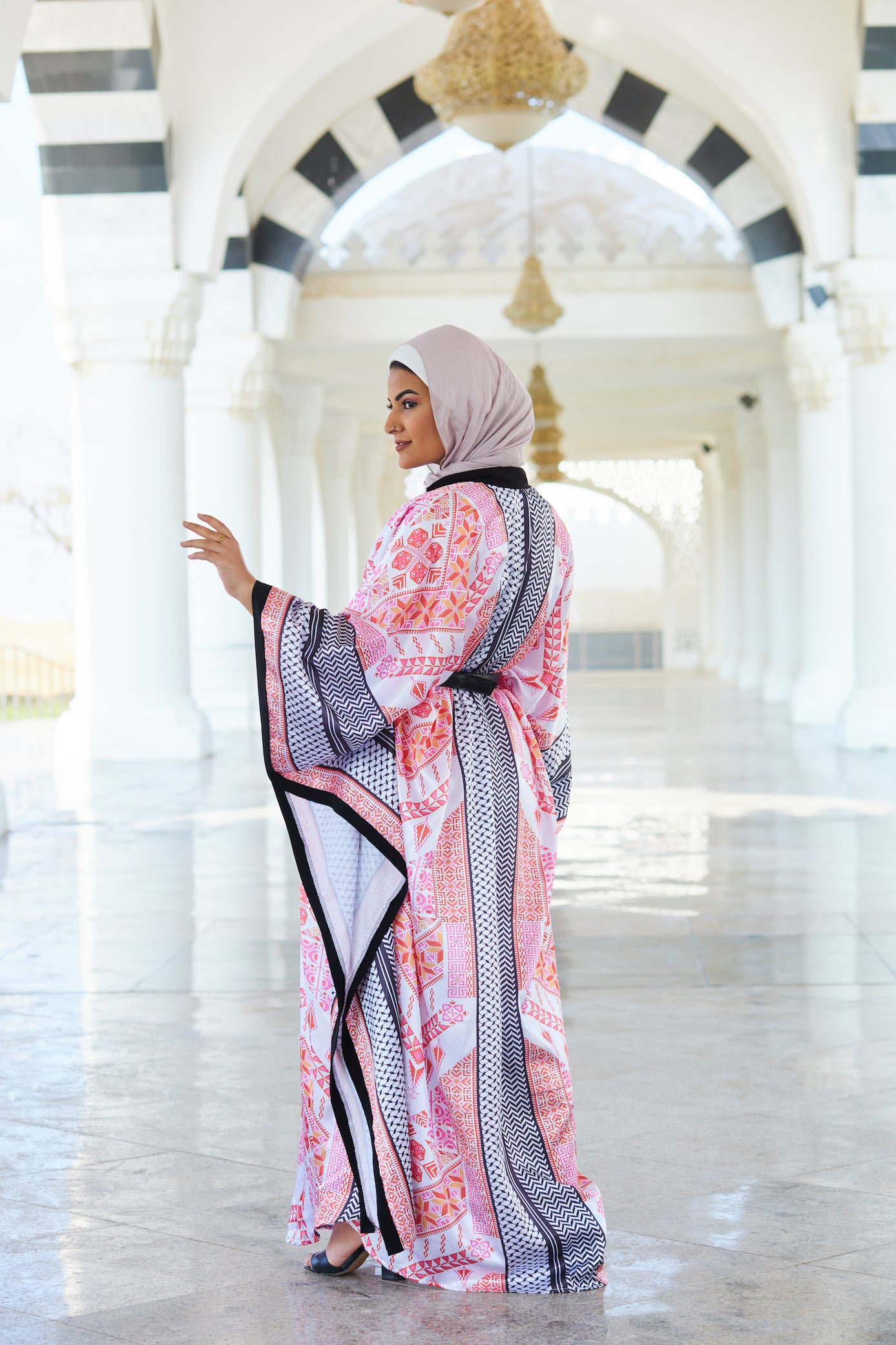 Falastineya Kaftan in Pink