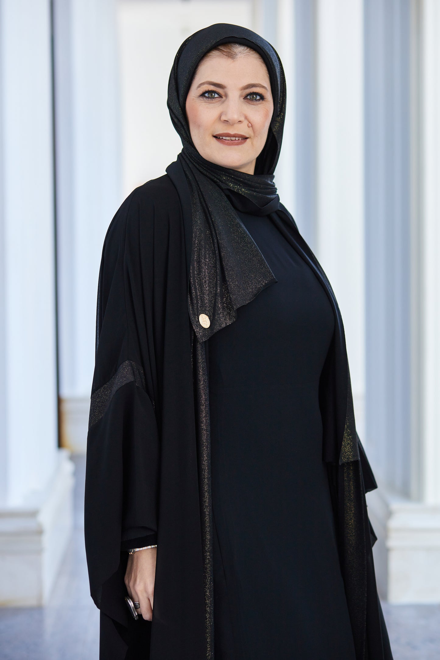 وشاح أسود بلينغ