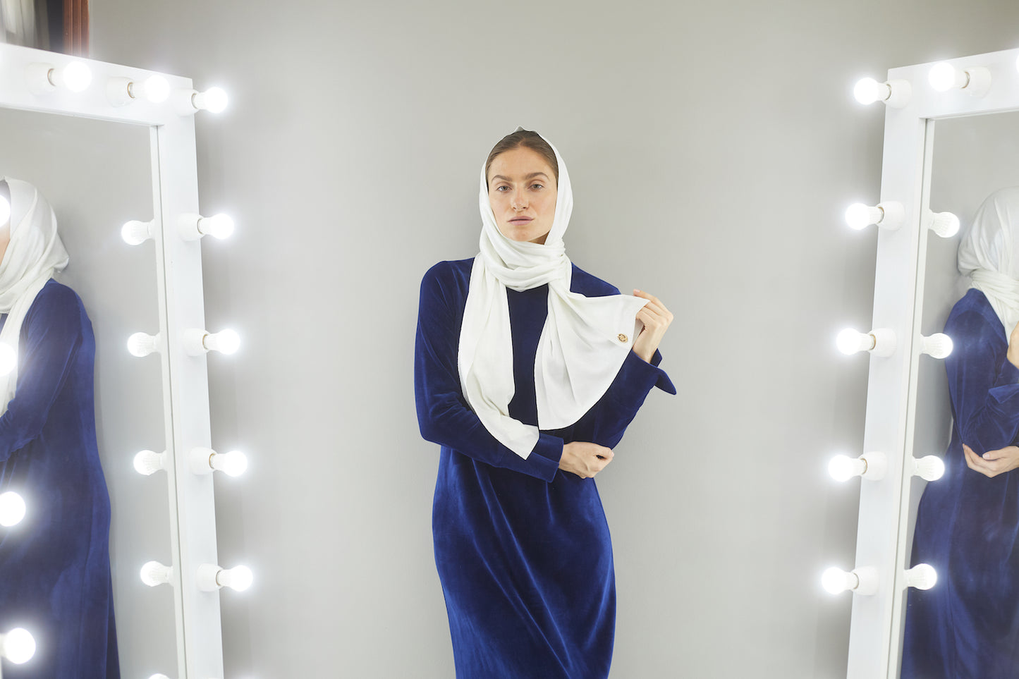 وشاح جيرسي معدني أبيض