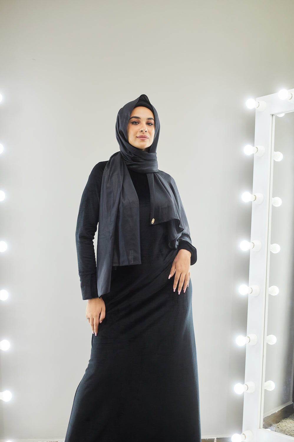 وشاح شيفون أسود معدني