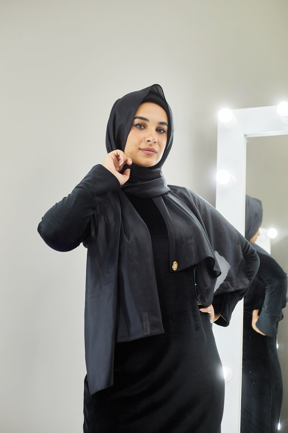 وشاح شيفون أسود معدني