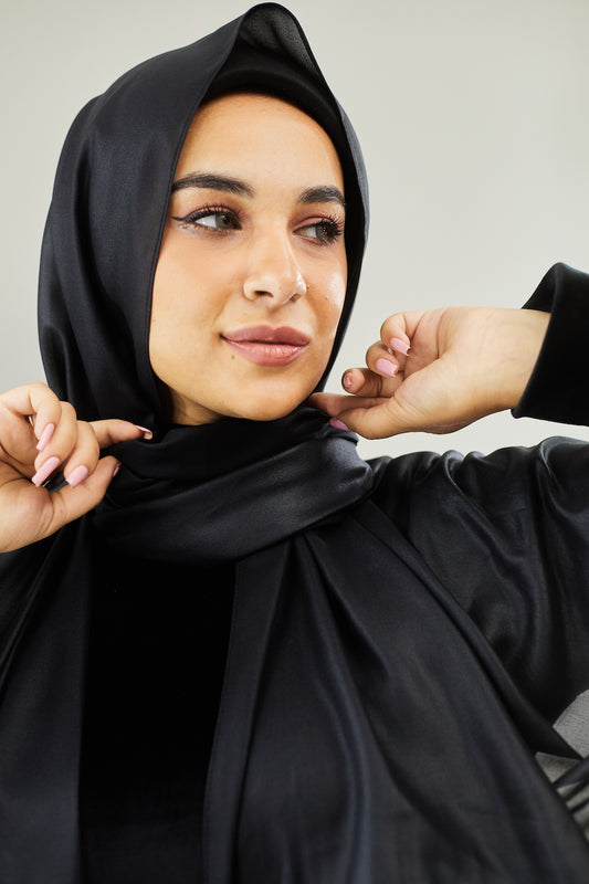 وشاح شيفون أسود معدني