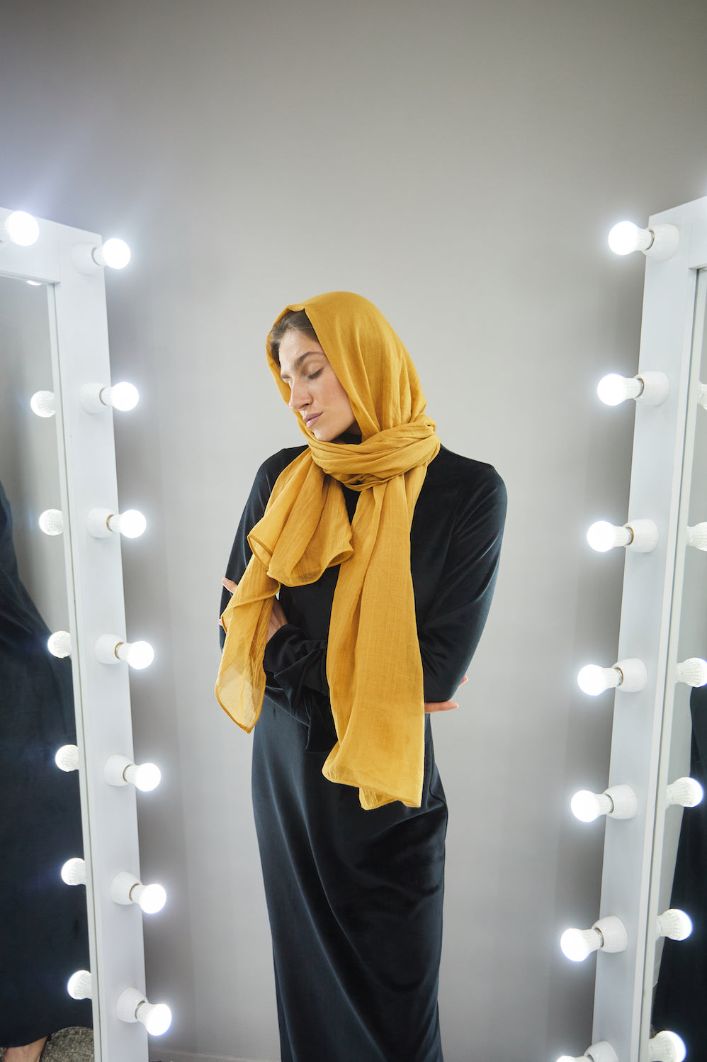وشاح من الكتان الخردل