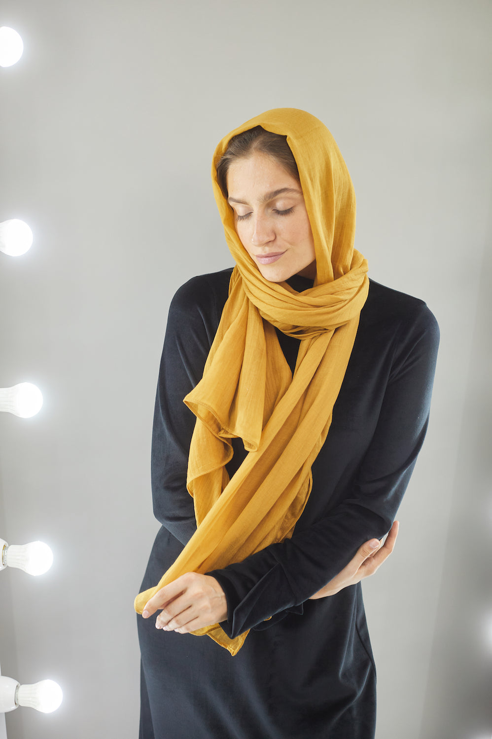 وشاح من الكتان الخردل
