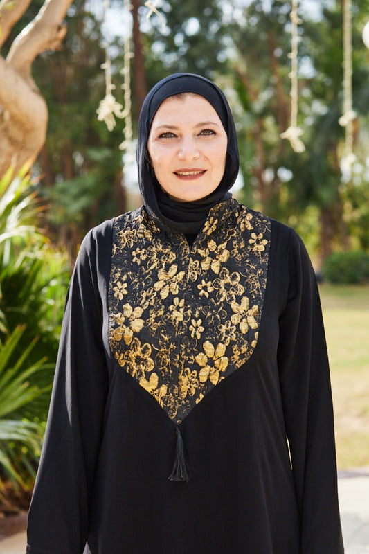 عباية سوداء مع طباعة أمامية