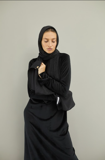 وشاح حرير أسود